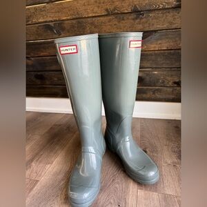 Hunter Tall Rain Boots. Size US 8 in Gray